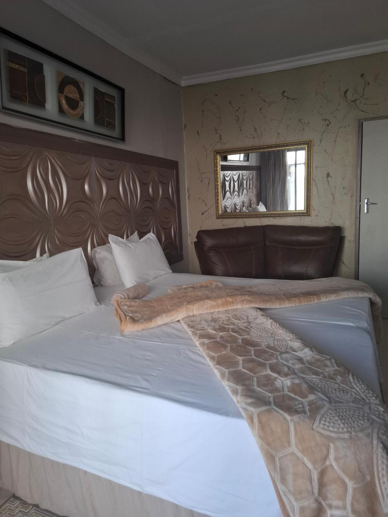 Vicky B Bed And Breakfast Mogwase エクステリア 写真