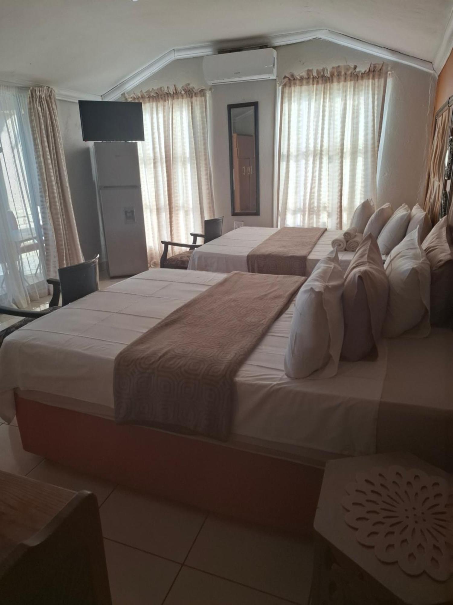 Vicky B Bed And Breakfast Mogwase エクステリア 写真